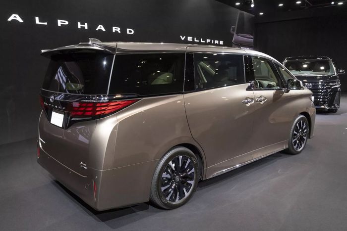 Xem ảnh thực tế của Toyota Alphard và Vellfire 2024 toyota-alphard-and-vellfire-presentation-7.jpg