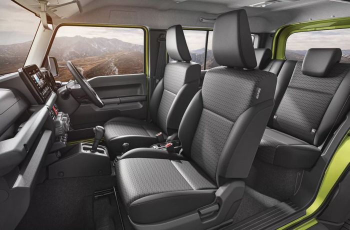 Suzuki Jimny đã thu hút hơn 30.000 đơn đặt hàng trước ngày ra mắt suzuki-jimny-5-door-interior-4.webp