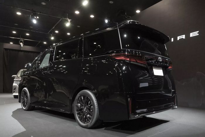 Xem ảnh thực tế của Toyota Alphard và Vellfire 2024 toyota-alphard-and-vellfire-presentation-10.jpg