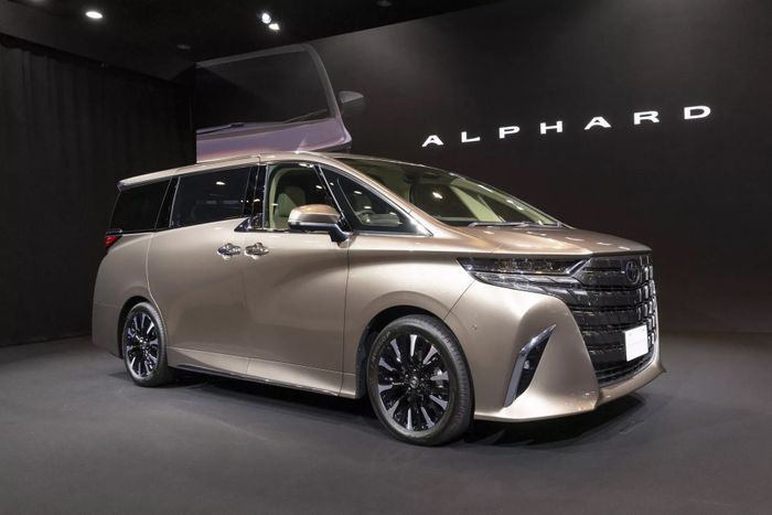 Xem ảnh thực tế của Toyota Alphard và Vellfire 2024 toyota-alphard-and-vellfire-presentation-5.jpg