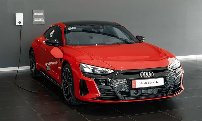 Audi e-tron RS GT phiên bản đặc biệt chính thức ra mắt, với giới hạn chỉ 75 chiếc trên toàn cầu audi-etron-gioi-han-Mytour-10.jpg