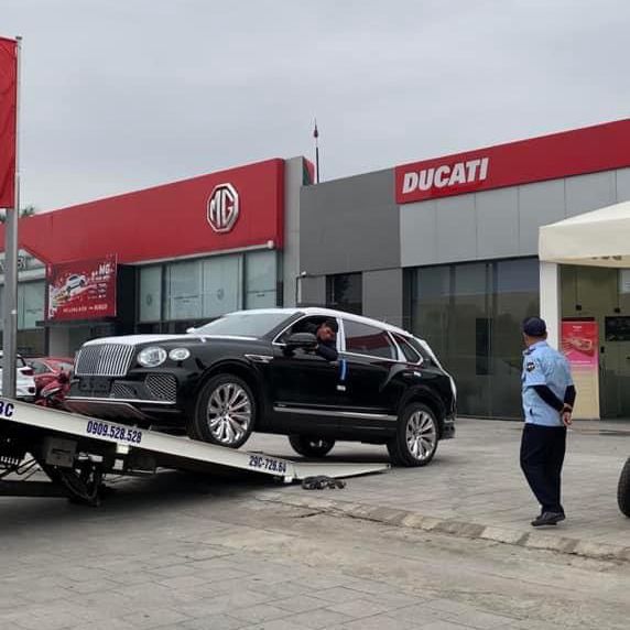 Bentley Bentayga phiên bản trục cơ sở dài đã có mặt tại Hà Nội, với giá từ 18,5 tỷ đồng bentley-bentayga-ewb-Mytour-1.jpg