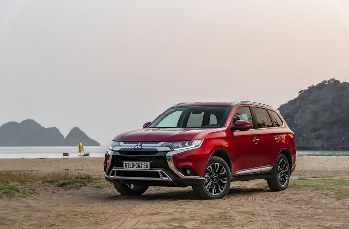 Trong tháng 2/2023, có nhiều ưu đãi hấp dẫn khi mua xe Mitsubishi mitsubishi-outlander-2020-138.jpg