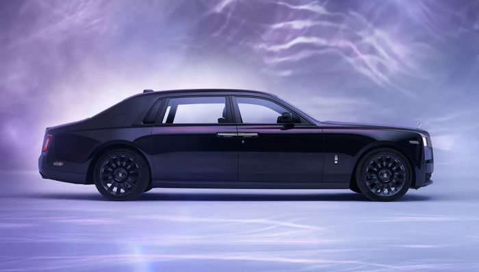 Mất 4 năm để hoàn thành, chiếc Rolls-Royce Phantom độc đáo này có gì đặc biệt? rollsroyce-phantom-syntopia-Mytour-10.jpg