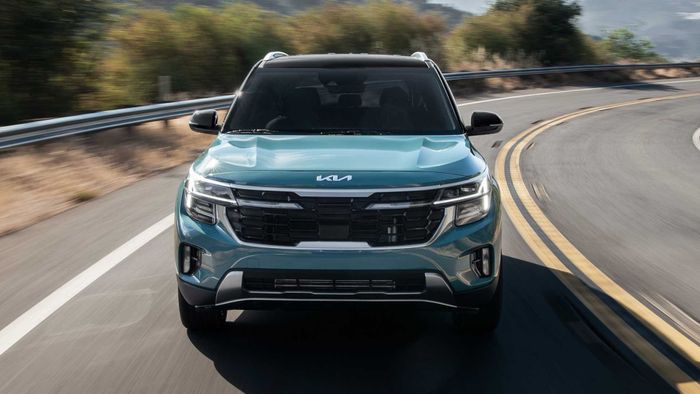 Kia Seltos 2024 giá từ 25.715 USD, có tùy chọn động cơ tăng áp mới 2024-kia-seltos-2.jpg