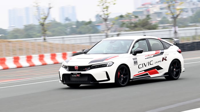 Honda Civic Type R đặt giá gần 2,4 tỷ đồng civic-type-r.jpg