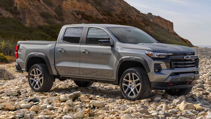 Chevrolet Colorado 2023 có giá từ 32.190 USD, sẽ bắt đầu sản xuất từ quý I/2023 2023-chevrolet-colorado-z71.jpg