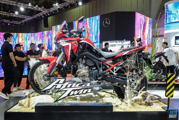 Khám phá bộ sưu tập xe mô tô độc đáo tại Vietnam Motor Show 2022 Honda Africa Twin.jpg