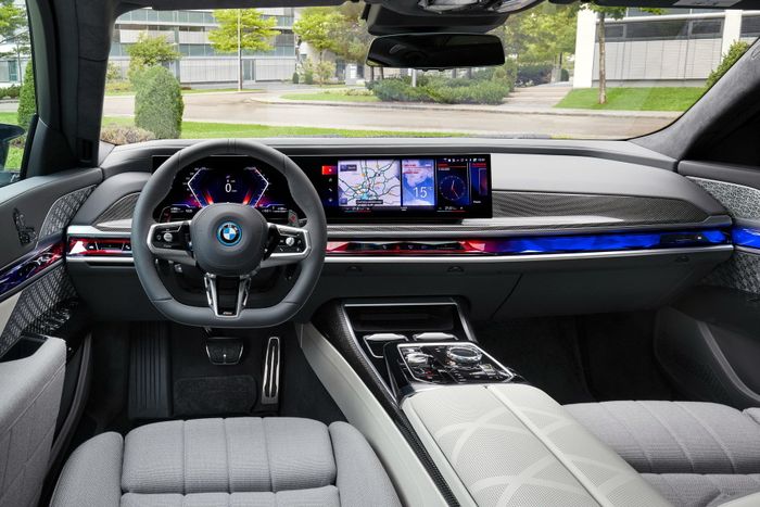 BMW 7-Series 2023 mở rộng thêm hai phiên bản plug-in hybrid mới