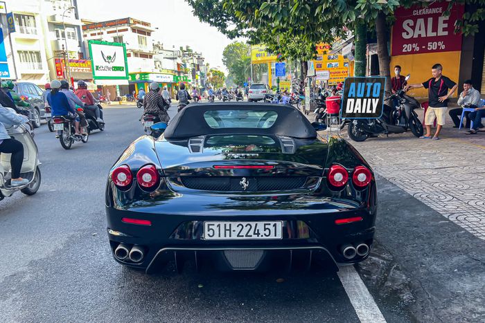 Chiếc Ferrari F430 Spider trước đây từng nằm trong lô hàng của Dũng ‘mặt sắt’ đã về tay ông Đặng Lê Nguyên Vũ