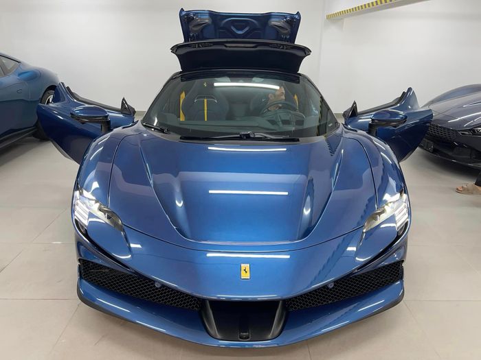 Khám phá chi tiết siêu xe Ferrari SF90 Spider vừa về Việt Nam với giá trên 30 tỷ của doanh nhân Nguyễn Quốc Cường ferrari-sf90-spider-nguyen-quoc-cuong-Mytour-3.jpg