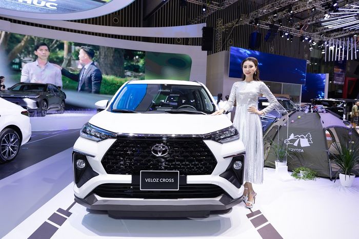 Dàn xe Toyota trình làng tại Triển lãm Ô tô Việt Nam 2022 với hình ảnh Veloz Cross