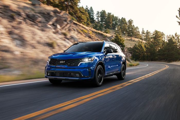 Kia Sorento 2023 chính thức ra mắt với nhiều trang bị tiêu chuẩn mới, đi kèm việc tăng giá