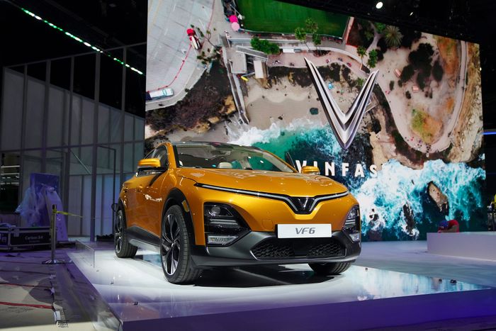 Bức ảnh 'nóng' của dàn xe điện VinFast tại Triển lãm Ô tô Los Angeles Auto Show 2022 laas22-setupday0081.jpg