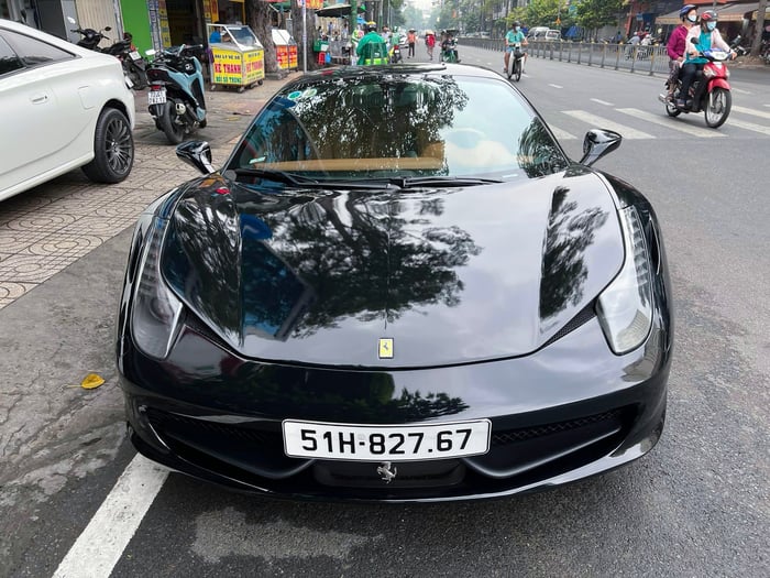 Ferrari 458 trước đây của doanh nhân trẻ Tống Đông Khuê đã được bán cho Qua Vũ và đã trải qua quá trình sơn lại từ màu đỏ sang màu đen với hình ảnh chiếc xe ferrari-458-italia-qua-vu-Mytour-4.jpg