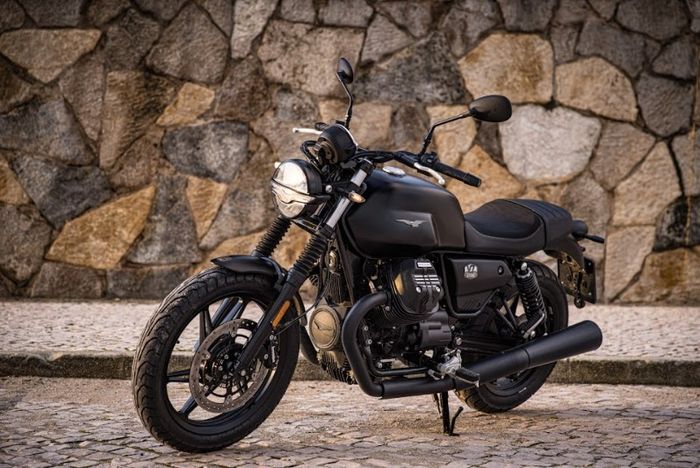 Moto Guzzi V7 có giá từ 385 triệu đồng cho hai phiên bản ra mắt tại Việt Nam v7-stone.jpg