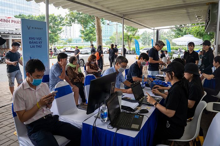 Dân Sài Thành trải nghiệm VinFast VF 8: “Xứng đáng là lựa chọn hàng đầu trong phân khúc dưới 1 tỷ đồng!” lai-thu-vf8-hcm-h1.jpeg