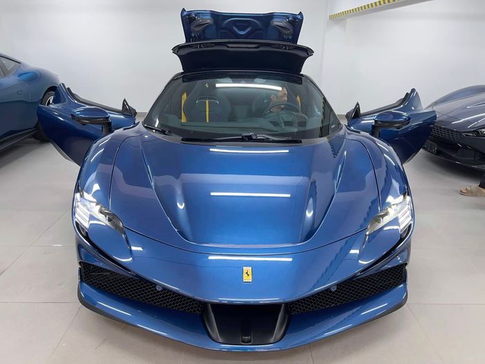 Cường Đô-la chi hơn 35 tỷ để có Ferrari SF90 Spider biển trắng đầu tiên tại Việt Nam ferrar-sf90-spider-cuong-dola-ra-bien-Mytour-3.jpg