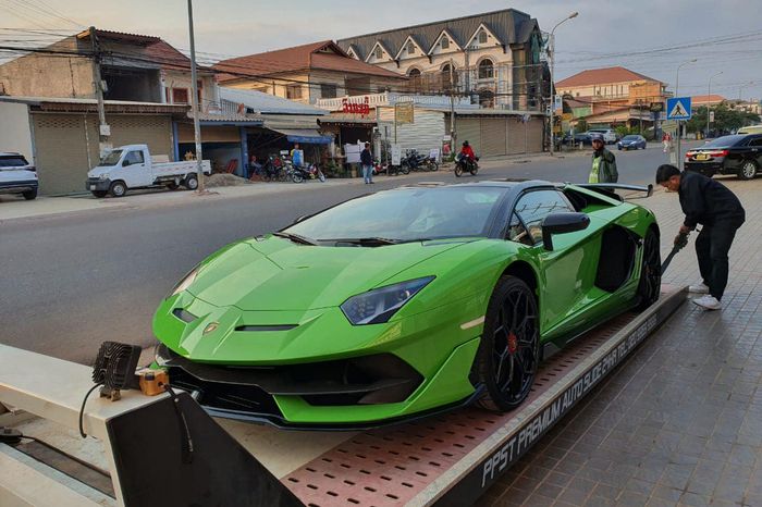 Mang thêm Lamborghini Aventador SVJ Roadster về Việt Nam, với màu xanh lá độc đáo aventador-svj-roadster-xanh-la-ve-viet-nam-Mytour-3.jpg