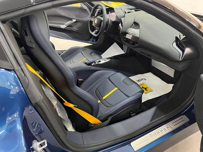 Khám phá chi tiết siêu xe Ferrari SF90 Spider vừa về Việt Nam với giá trên 30 tỷ của doanh nhân Nguyễn Quốc Cường ferrari-sf90-spider-nguyen-quoc-cuong-Mytour-77.jpg