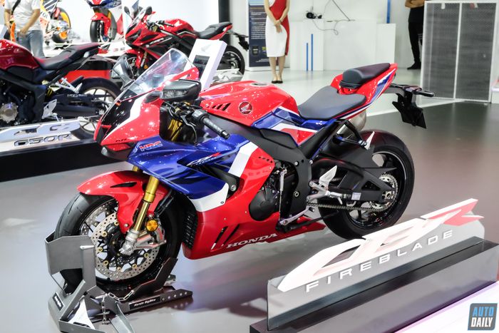 Khám phá bộ sưu tập xe mô tô độc đáo tại Vietnam Motor Show 2022 Honda CBR1000RR-R FireBlade.jpg