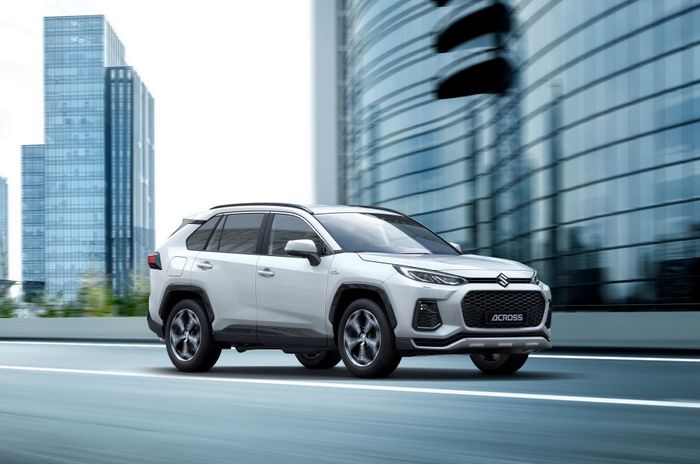 Suzuki Across 2023 thừa hưởng buồng lái kỹ thuật số từ Toyota RAV4