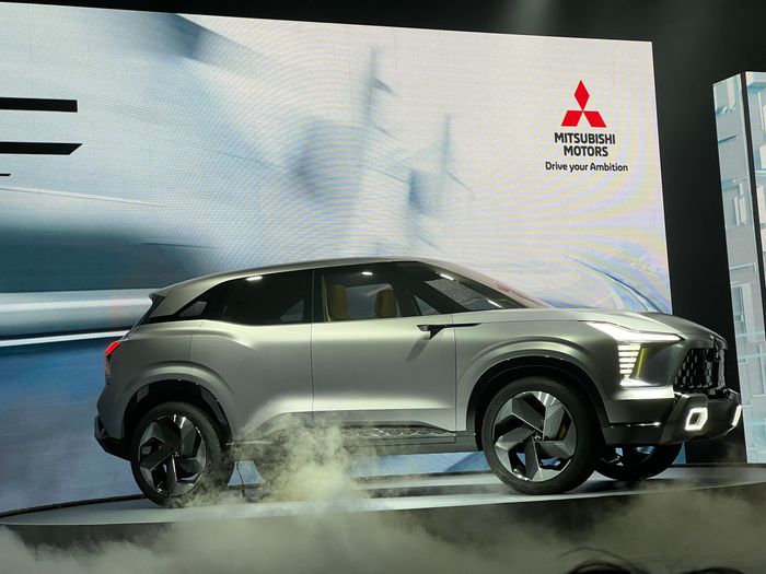 Thưởng ngoạn Mitsubishi XFC Concept ‘từ chân đến đầu’ mitsubishi-xfc-concept-7.jpg