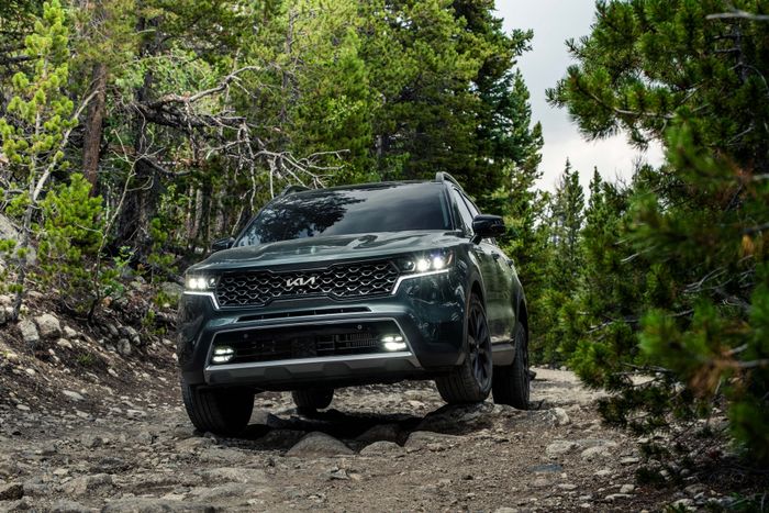 Kia Sorento 2023 chính thức ra mắt với nhiều trang bị tiêu chuẩn mới, đi kèm việc tăng giá