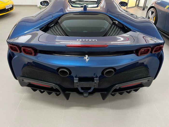 Khám phá chi tiết siêu xe Ferrari SF90 Spider vừa về Việt Nam với giá trên 30 tỷ của doanh nhân Nguyễn Quốc Cường ferrari-sf90-spider-nguyen-quoc-cuong-Mytour-6.jpg