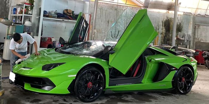 Mang thêm chiếc Lamborghini Aventador SVJ Roadster về Việt Nam, với màu xanh lá độc đáo aventador-svj-roadster-xanh-la-ve-viet-nam-Mytour-2.jpg