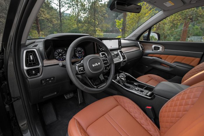 Kia Sorento 2023 chính thức ra mắt với nhiều trang bị tiêu chuẩn mới, đi kèm việc tăng giá