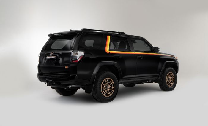 Toyota 4Runner phiên bản kỷ niệm 40 năm theo phong cách hoài cổ, chỉ có giới hạn 4.040 chiếc 2023-toyota-4runner-40th-anniversary-edition-2.jpg