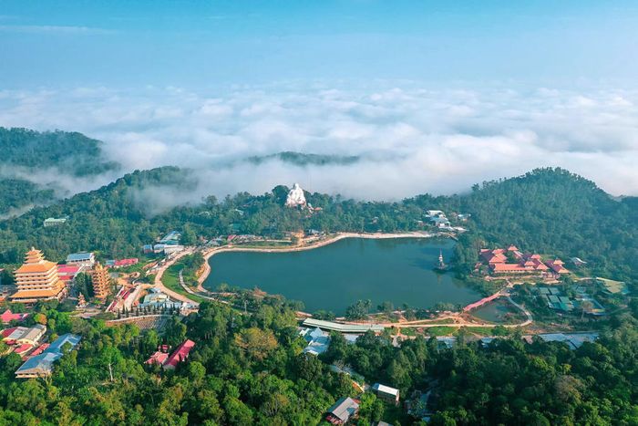 Bỏ túi ngay Lịch trình trekking Núi Cấm cho những ai đam mê khám phá 2