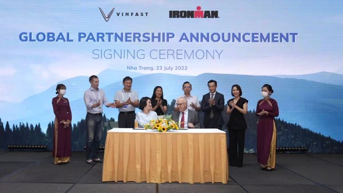 VinFast và IRONMAN hợp tác toàn cầu (hình: vinfast-ironman.jpeg)