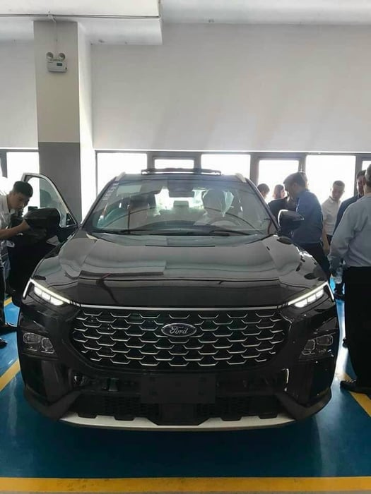 <h1 id='kham-pha-ford-territory-2023-tai-dai-ly-se-ra-mat-trong-thang-10' >Khám phá Ford Territory 2023 tại đại lý, sẽ ra mắt trong tháng 10</h1>