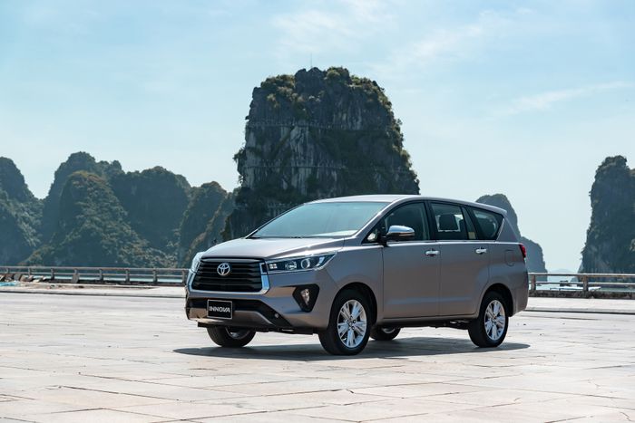 Toyota Việt Nam giới thiệu chương trình ưu đãi cho người mua xe tháng 7/2022 với hình ảnh của Toyota Innova.