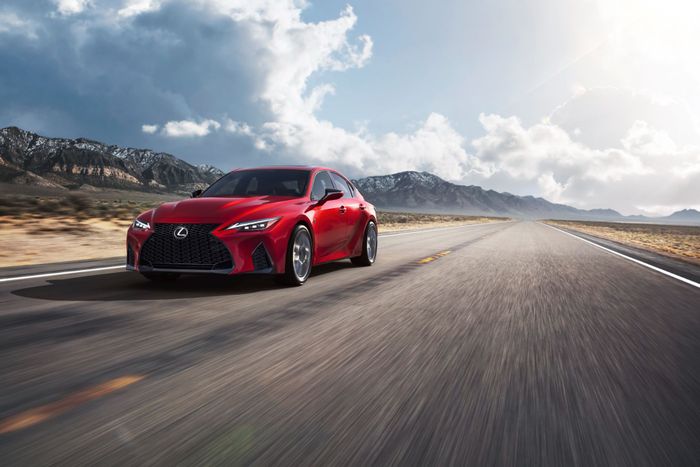 Lexus IS 500 F Sport Performance chính thức ra mắt tại Nhật Bản với động cơ V8 mạnh mẽ 475 mã lực