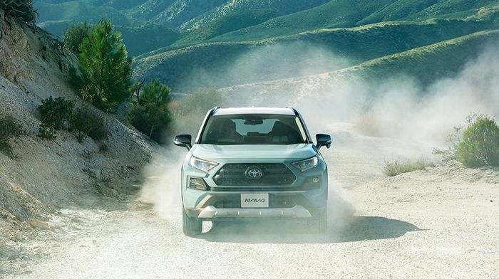 Toyota RAV4 2023 được nâng cấp với phiên bản Adventure Off-Road mới, tạo nên sự mạnh mẽ và cuốn hút