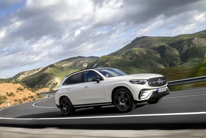 Thông tin chi tiết về hệ truyền động Mercedes GLC 2023 tại châu Âu, phiên bản Diesel PHEV tiêu thụ chỉ 0,5L/100 km 2023-mercedes-benz-glc-13.jpg