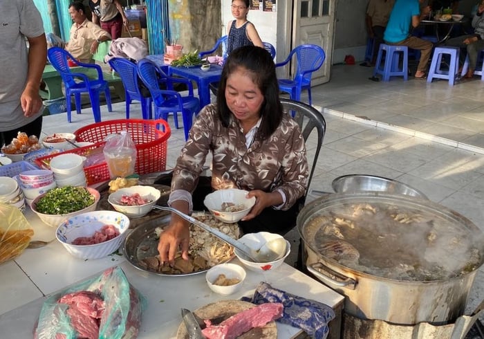 Dịu dàng trong cái lạnh của ngày mưa, lòng ấm áp với cháo bò Tri Tôn An Giang