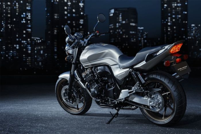 Honda CB400 Super Four đóng lại chặng đường lịch sử với phiên bản cuối cùng là Final Edition honda-cb400-matte-beta-silver-metal-4.jpg