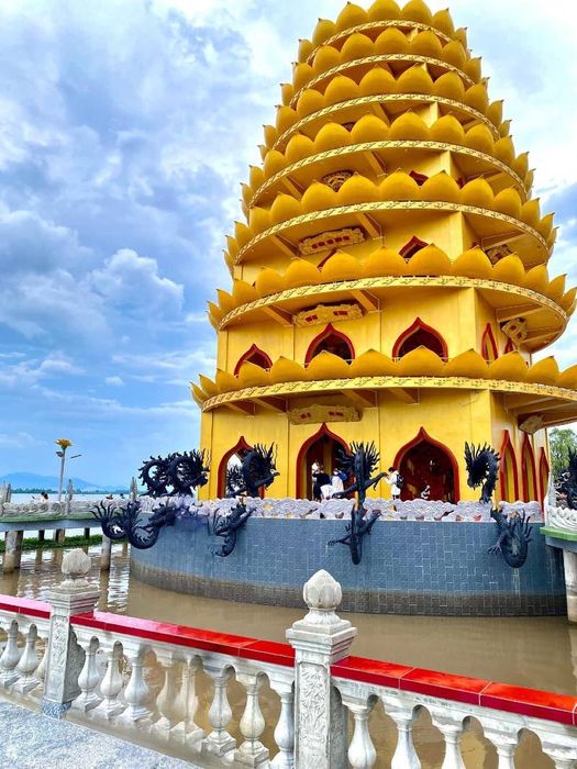 Dinh Đức Cố - điểm tâm linh có kiến trúc đặc sắc