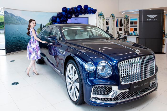 Nam diễn viên Chi Bảo mua chiếc xe Bentley Flying Spur V8 để tặng vợ, ảnh: bentley-7.jpg