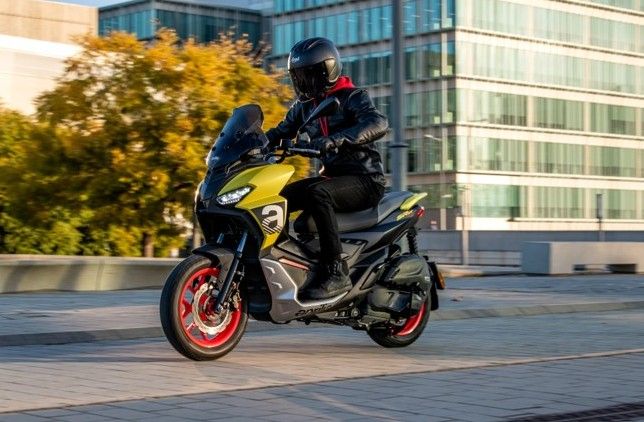 Giá từ 97 triệu đồng, chiếc xe ga đường trường Aprilia SR GT 200 có những gì đặc biệt? aprilia-sr-gt-sport-4.jpg