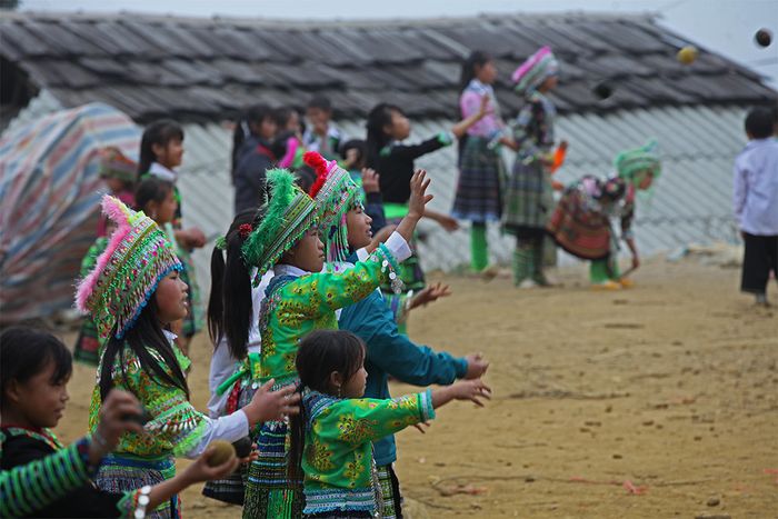 Lễ Zù xu - nghi lễ đặc sắc của người Hmông Suối Giàng ở Yên Bái 3