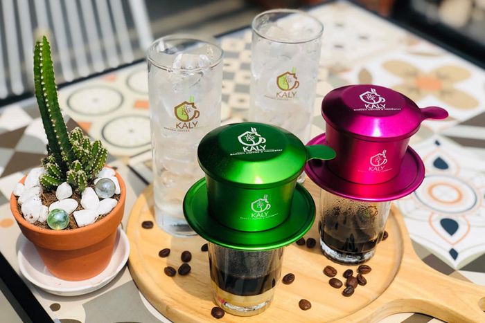 Thưởng thức cà phê và ngắm cảnh tại KaLy Garden Coffee 9