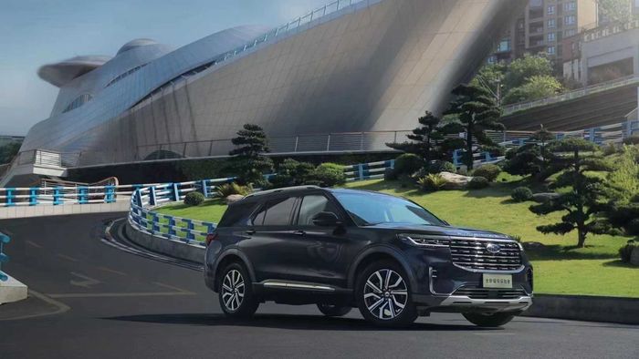 Ford Explorer 2023 ra mắt tại Trung Quốc với màn hình lớn kích thước 27 inch 2023-ford-explorer-cn.jpg