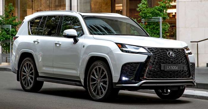 Chuyên cơ mặt đất Lexus LX 2022 đã được giới thiệu tại Australia, có giá từ 110.000 USD