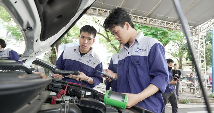 Sự kiện Car Service UniTour lần thứ 4 vừa diễn ra tại Sài Gòn. Dịch vụ Bảo dưỡng Xe (2).