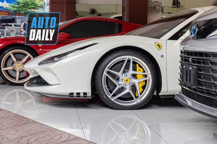 Nghe đồn ông Đặng Lê Nguyên Vũ đã chi ra 100 tỷ để sở hữu đồng loạt 3 chiếc Ferrari và 1 chiếc xe thể thao dang-le-nguyen-vu-100-ty-mua-xe-Mytour-4.JPG